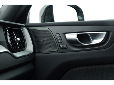 Volvo XC60 2.0 T8 Plug-in hybrid AWD Plus Dark | Luchtvering | ACC | 360 camera | 21 inch | H&K Audio | pano | carplay |