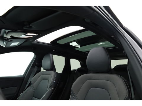 Volvo XC60 2.0 T8 Plug-in hybrid AWD Plus Dark | Luchtvering | ACC | 360 camera | 21 inch | H&K Audio | pano | carplay |