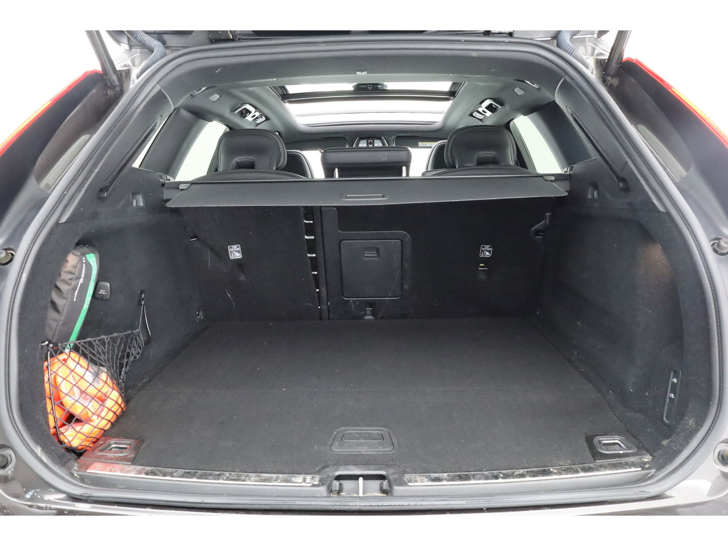 Volvo XC60 2.0 T8 Plug-in hybrid AWD Plus Dark | Luchtvering | ACC | 360 camera | 21 inch | H&K Audio | pano | carplay |