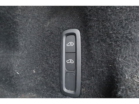 Volvo XC60 2.0 T8 Plug-in hybrid AWD Plus Dark | Luchtvering | ACC | 360 camera | 21 inch | H&K Audio | pano | carplay |