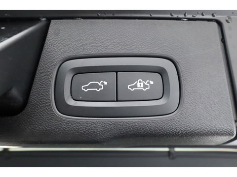 Volvo XC60 2.0 T8 Plug-in hybrid AWD Plus Dark | Luchtvering | ACC | 360 camera | 21 inch | H&K Audio | pano | carplay |