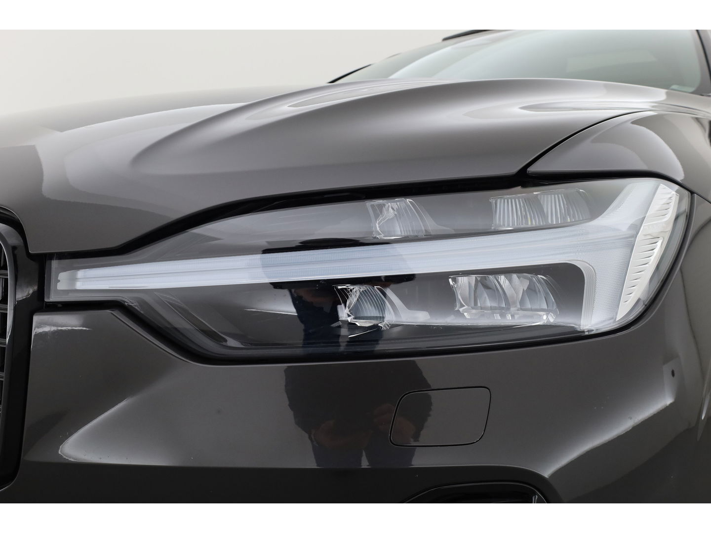 Volvo XC60 2.0 T8 Plug-in hybrid AWD Plus Dark | Luchtvering | ACC | 360 camera | 21 inch | H&K Audio | pano | carplay |
