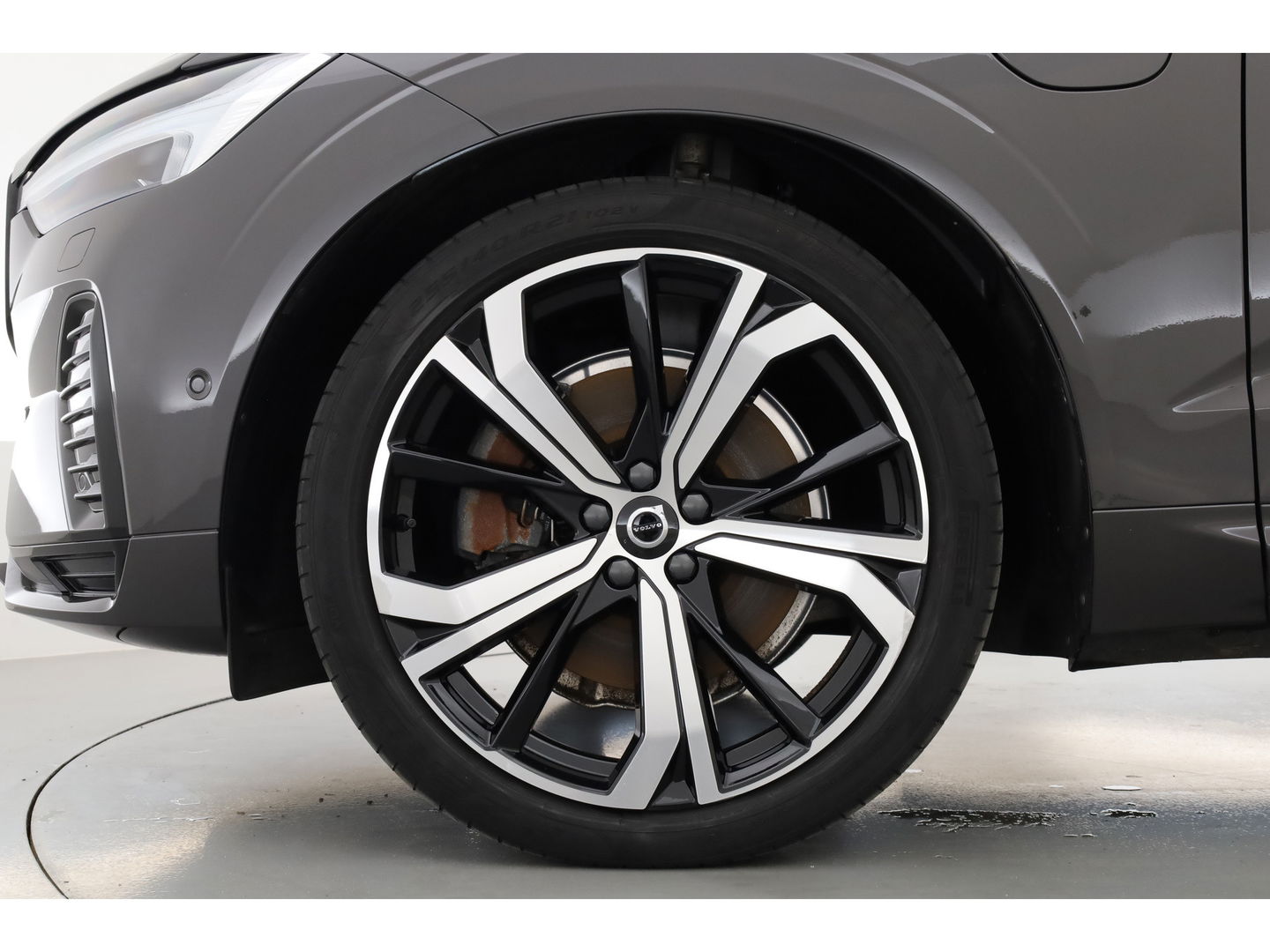 Volvo XC60 2.0 T8 Plug-in hybrid AWD Plus Dark | Luchtvering | ACC | 360 camera | 21 inch | H&K Audio | pano | carplay |