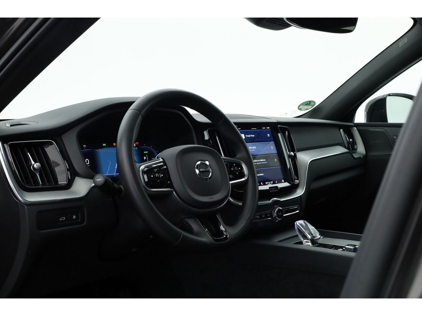 Volvo XC60 2.0 T8 Plug-in hybrid AWD Plus Dark | Luchtvering | ACC | 360 camera | 21 inch | H&K Audio | pano | carplay |