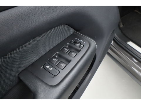 Volvo XC60 2.0 T8 Plug-in hybrid AWD Plus Dark | Luchtvering | ACC | 360 camera | 21 inch | H&K Audio | pano | carplay |