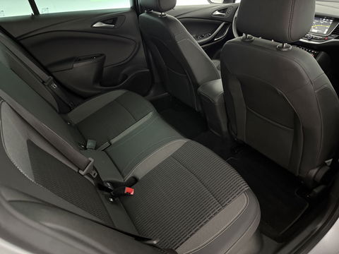 Opel Astra 1.2 Design & Tech | Camera | Carplay | Cruise | Navi | Parkeersens. | LED | NAP