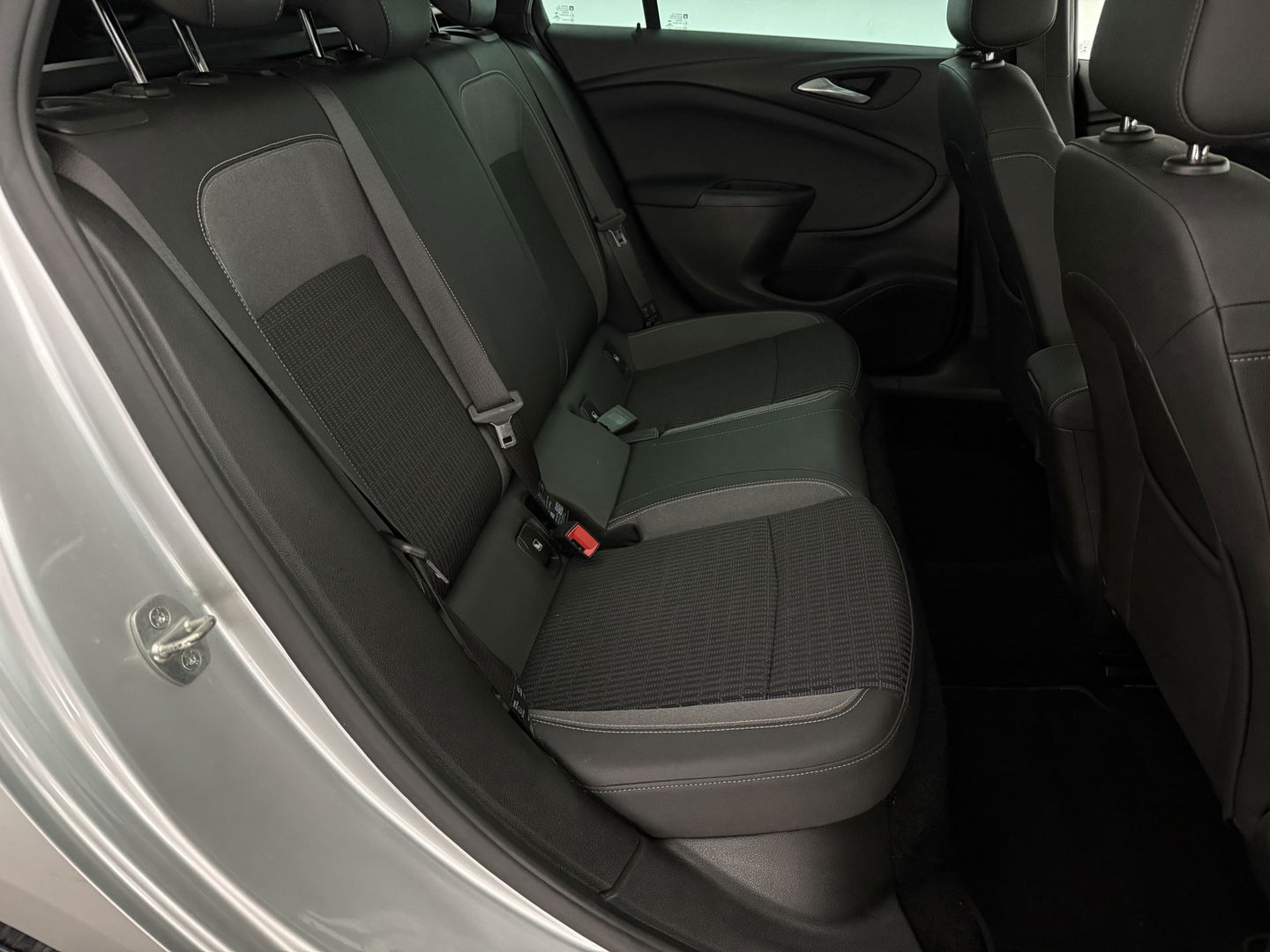 Opel Astra 1.2 Design & Tech | Camera | Carplay | Cruise | Navi | Parkeersens. | LED | NAP