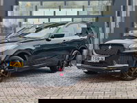 Jaguar E-PACE - 2.0 P300 AWD R-Dynamic HSE | Black Pack | Meridan | Elek. stoelen + mermory | Leder | 360 camera | Sfeerverlichting | LMV 20" High gloss black |