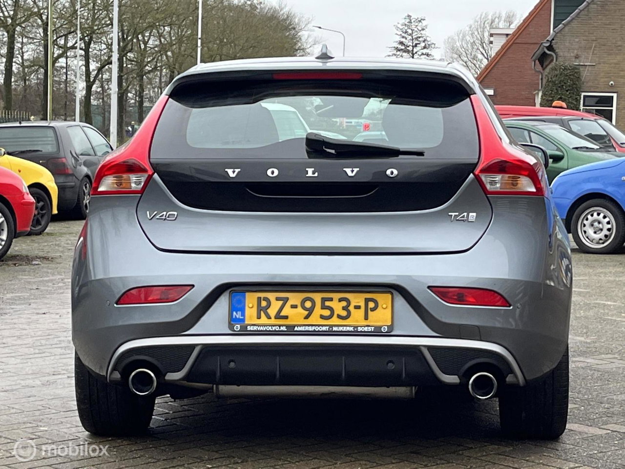 Volvo V40