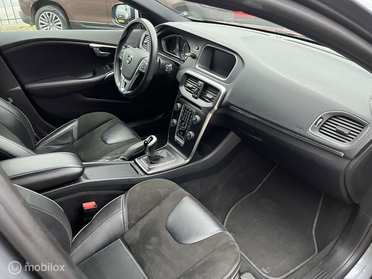 Volvo V40