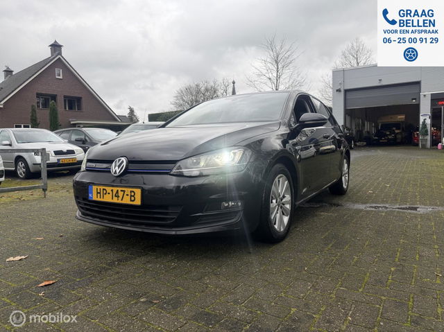 Volkswagen Golf - 1.0 TSI Business Edition Connected Led / Camera / Navi