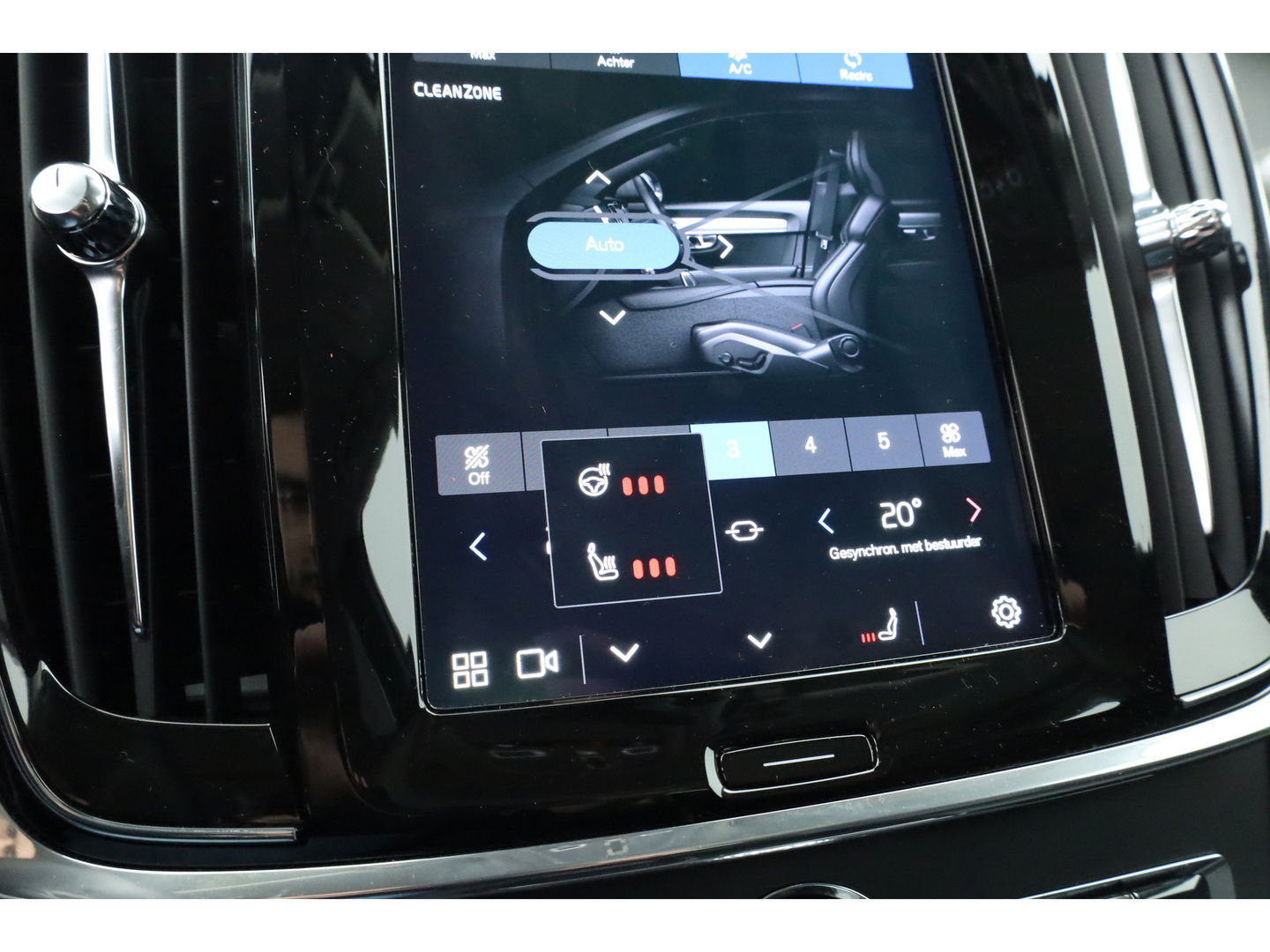 Volvo V90 2.0 T8 Plug-in hybrid AWD Ultra Dark | Luchtvering | 360 Camera | gelaagd glas | H&K audio | ACC | Blis | Pano |