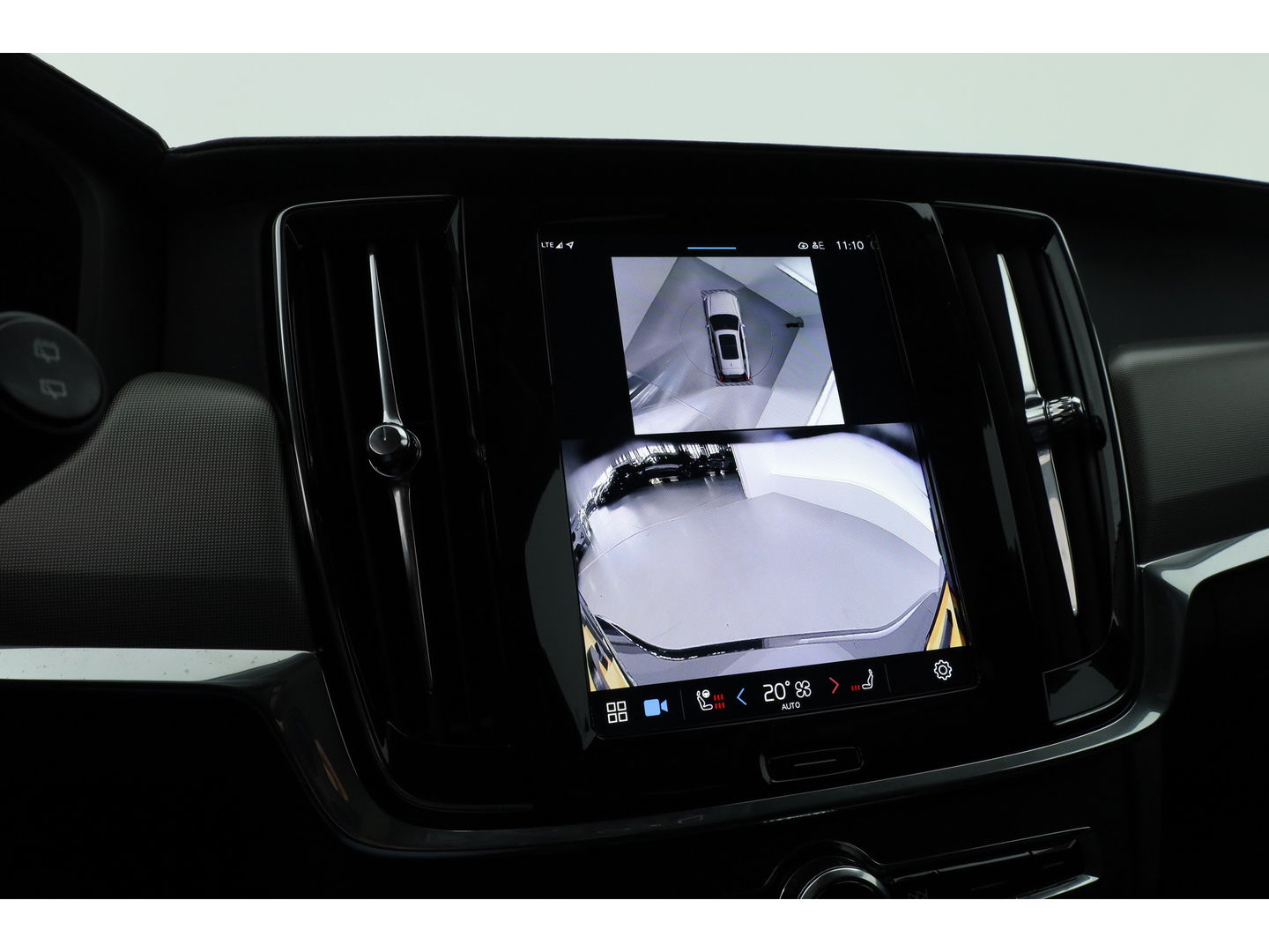 Volvo V90 2.0 T8 Plug-in hybrid AWD Ultra Dark | Luchtvering | 360 Camera | gelaagd glas | H&K audio | ACC | Blis | Pano |