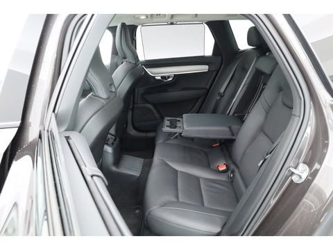 Volvo V90 2.0 T8 Plug-in hybrid AWD Ultra Dark | Luchtvering | 360 Camera | gelaagd glas | H&K audio | ACC | Blis | Pano |