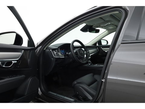 Volvo V90 2.0 T8 Plug-in hybrid AWD Ultra Dark | Luchtvering | 360 Camera | gelaagd glas | H&K audio | ACC | Blis | Pano |