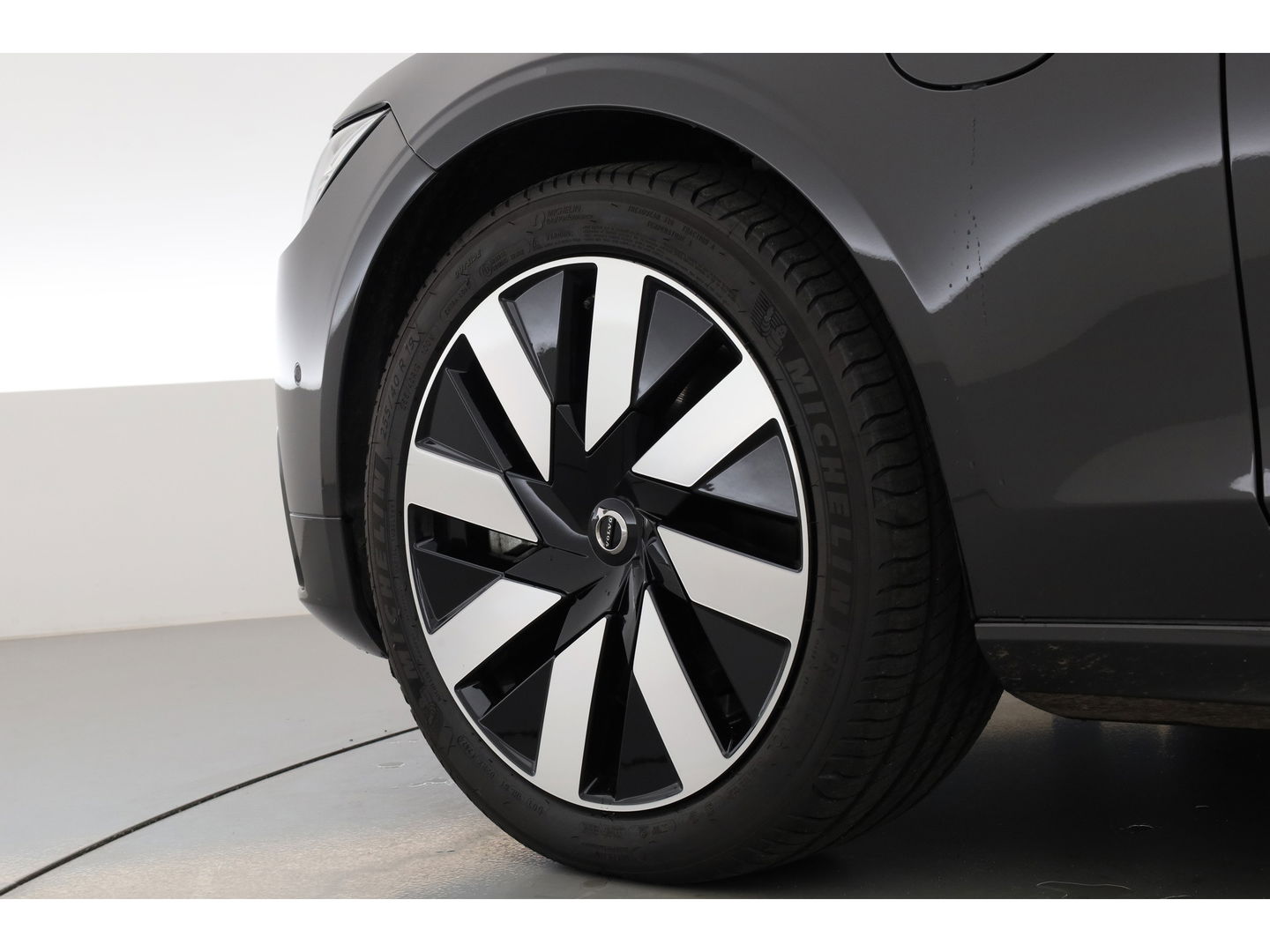 Volvo V90 2.0 T8 Plug-in hybrid AWD Ultra Dark | Luchtvering | 360 Camera | gelaagd glas | H&K audio | ACC | Blis | Pano |