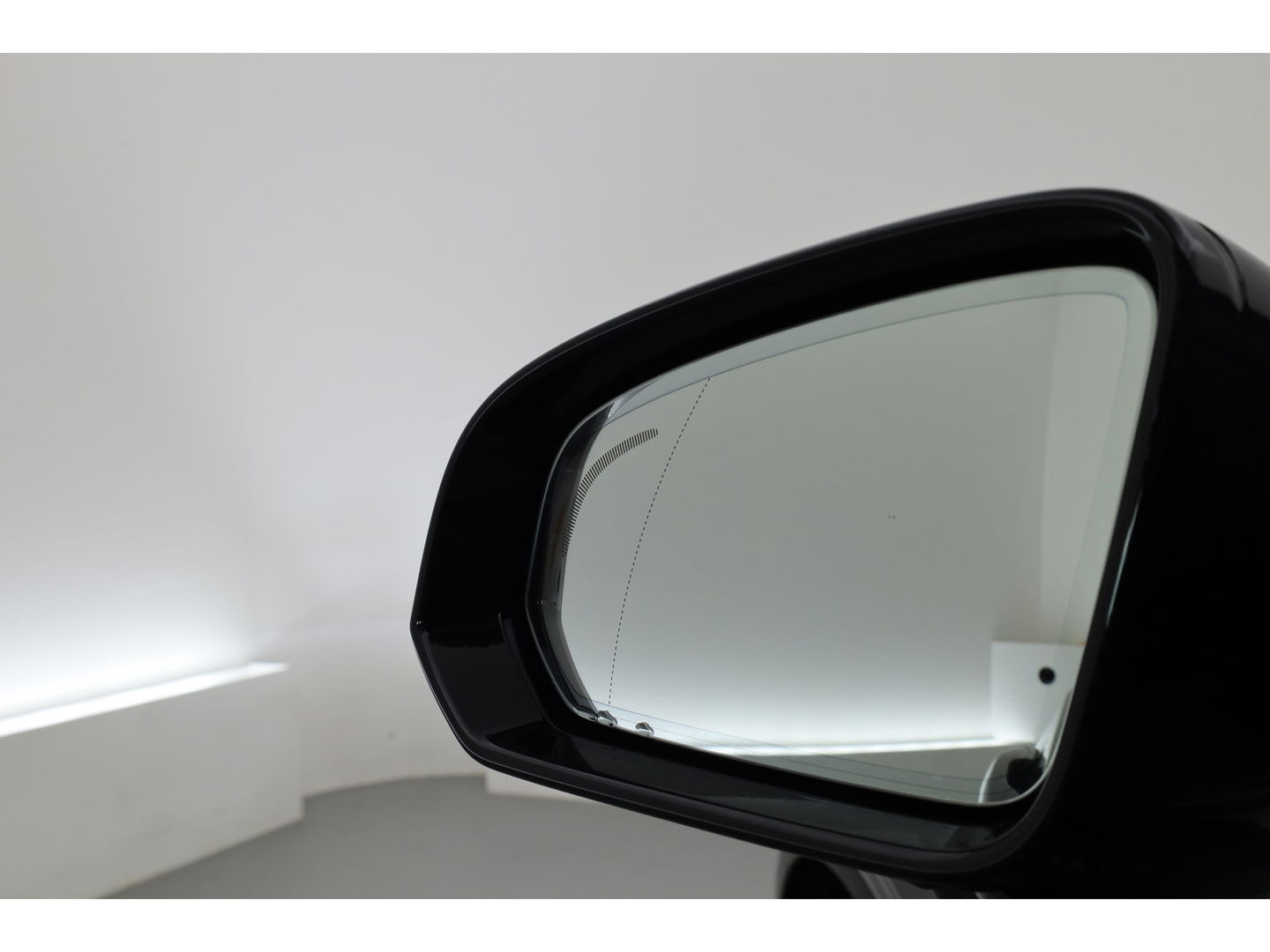 Volvo V90 2.0 T8 Plug-in hybrid AWD Ultra Dark | Luchtvering | 360 Camera | gelaagd glas | H&K audio | ACC | Blis | Pano |