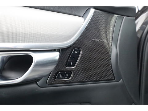 Volvo V90 2.0 T8 Plug-in hybrid AWD Ultra Dark | Luchtvering | 360 Camera | gelaagd glas | H&K audio | ACC | Blis | Pano |