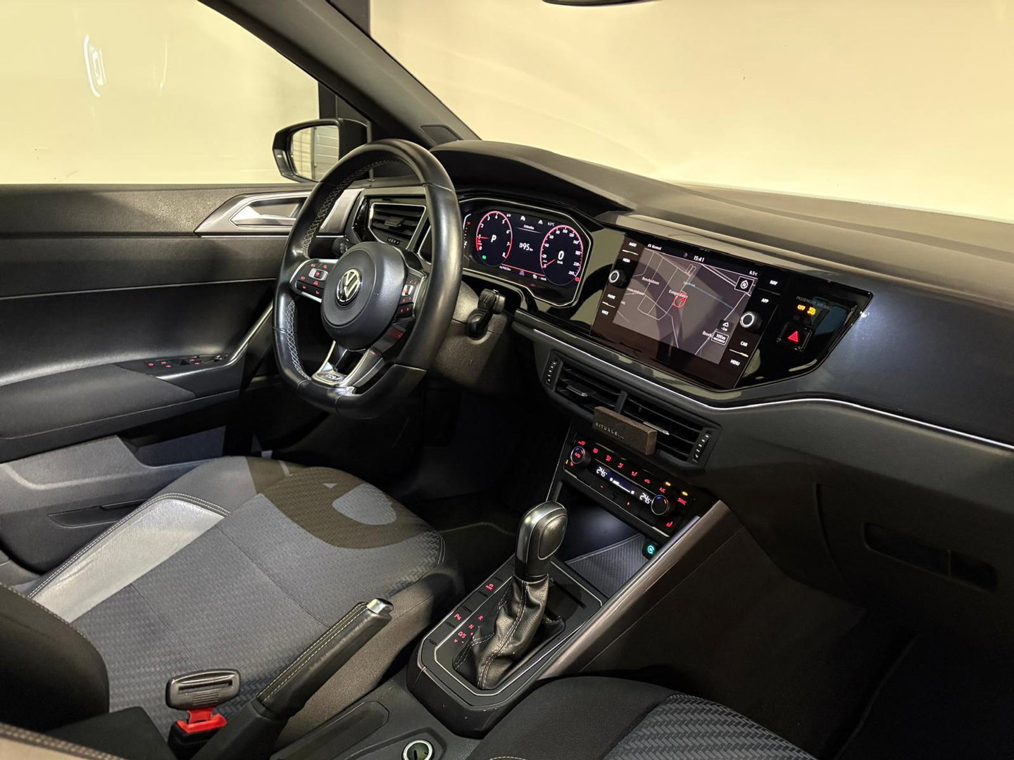 Volkswagen Polo 1.0 TSI R-Line PANO KEYLESS BEATS VOL'