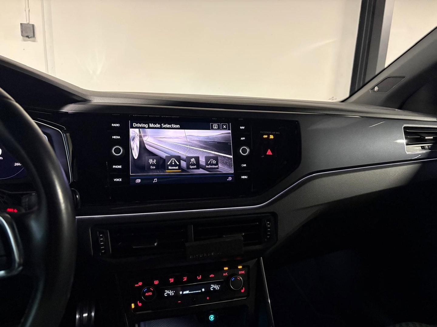 Volkswagen Polo 1.0 TSI R-Line PANO KEYLESS BEATS VOL'