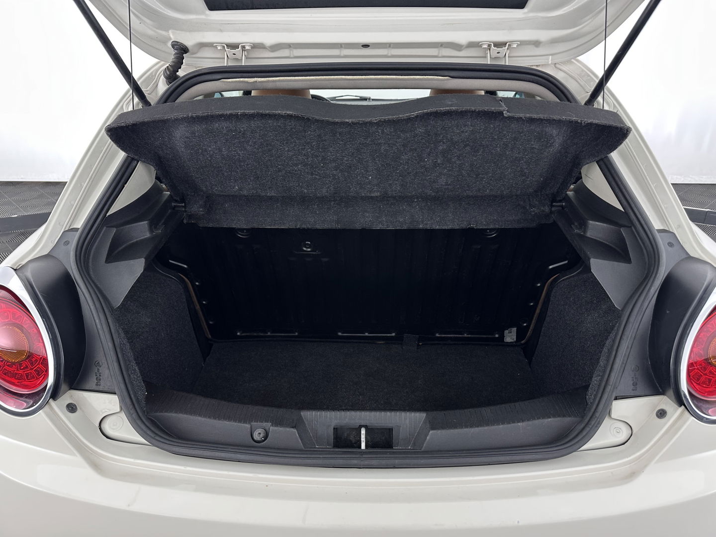 Alfa Romeo MiTo 1.3 JTDM ECO DISTINCTIVE *LEATHER | NAVI-FULLMAP | SPORTSEATS | ECC | RED-BRAKECALIPERS | CARBON-INLAY | PDC | CRUISE | 17''ALU*