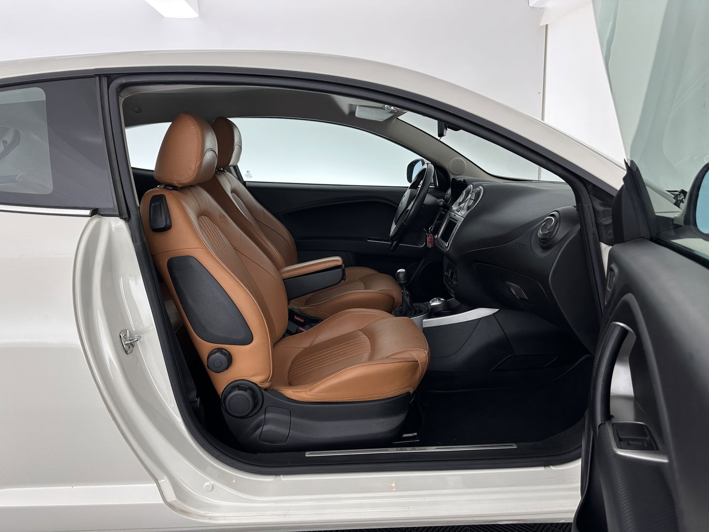 Alfa Romeo MiTo 1.3 JTDM ECO DISTINCTIVE *LEATHER | NAVI-FULLMAP | SPORTSEATS | ECC | RED-BRAKECALIPERS | CARBON-INLAY | PDC | CRUISE | 17''ALU*