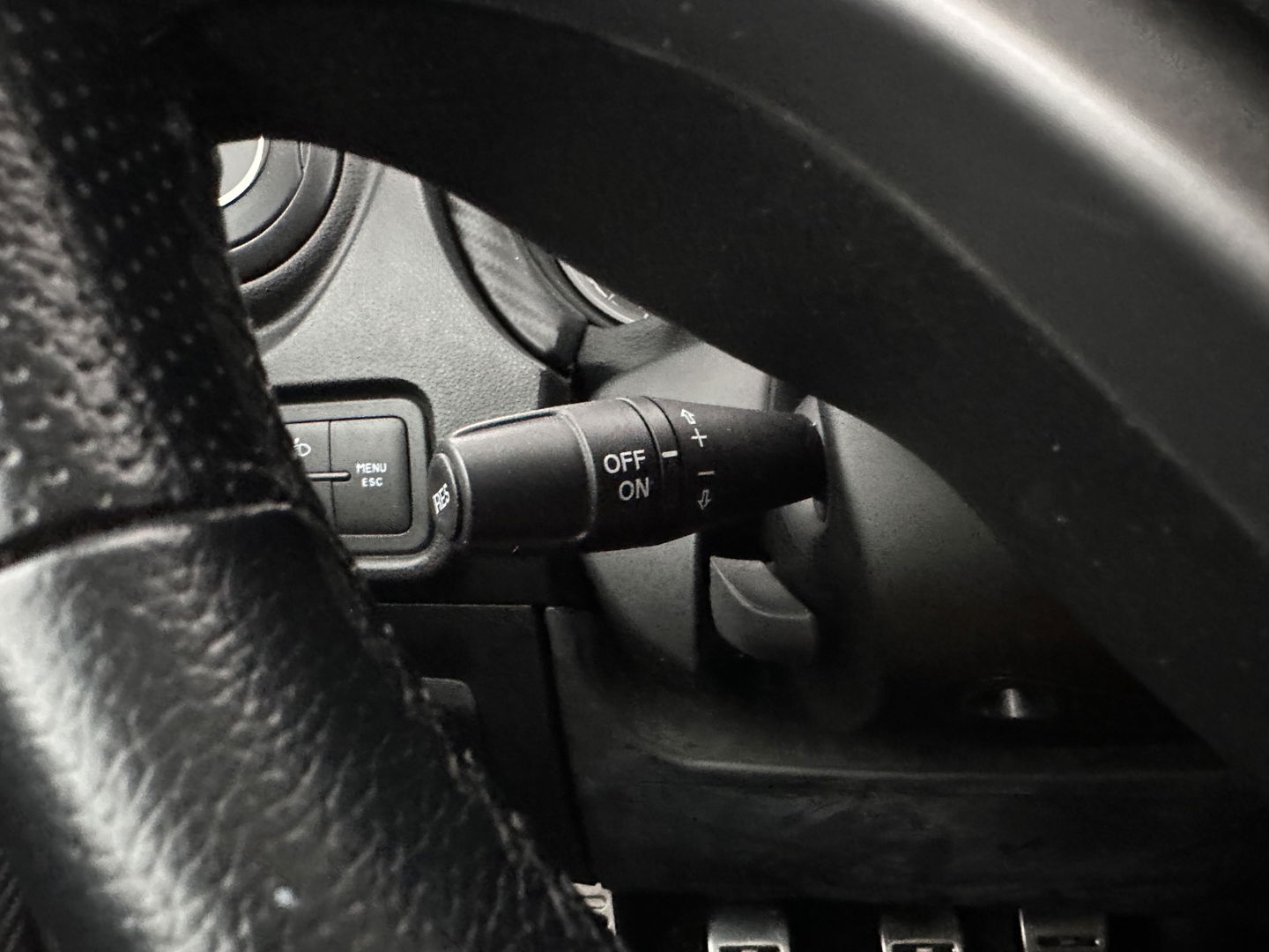 Alfa Romeo MiTo 1.3 JTDM ECO DISTINCTIVE *LEATHER | NAVI-FULLMAP | SPORTSEATS | ECC | RED-BRAKECALIPERS | CARBON-INLAY | PDC | CRUISE | 17''ALU*