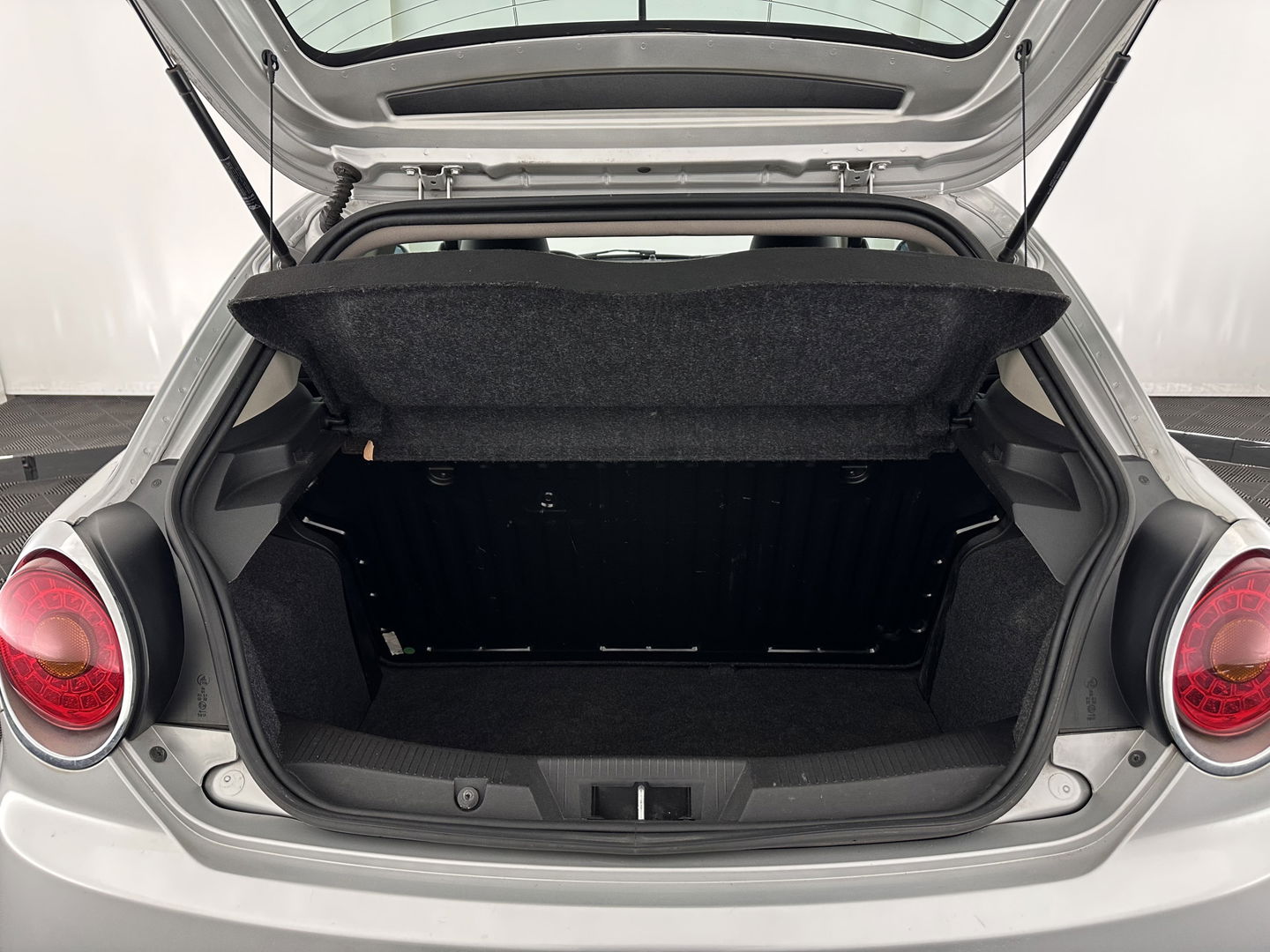 Alfa Romeo MiTo 1.3 JTDM ECO JUNIOR *LEATHER | NAVI-FULLMAP | SPORTSEATS | ECC | AUDIOSYSTEEM-DIGITAL |  PDC | PRIVACYGLASS | CRUISE*