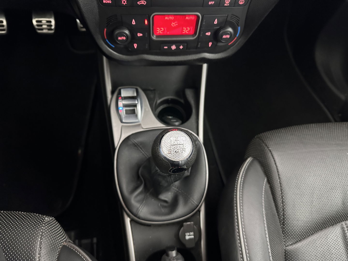 Alfa Romeo MiTo 1.3 JTDM ECO JUNIOR *LEATHER | NAVI-FULLMAP | SPORTSEATS | ECC | AUDIOSYSTEEM-DIGITAL |  PDC | PRIVACYGLASS | CRUISE*