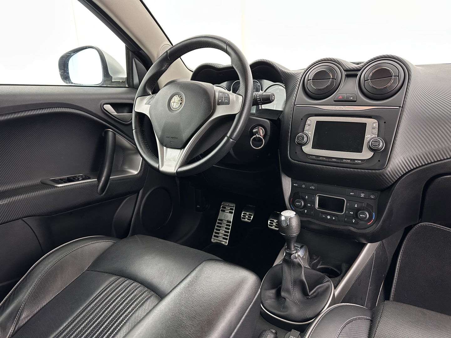 Alfa Romeo MiTo 1.3 JTDM ECO JUNIOR *LEATHER | NAVI-FULLMAP | SPORTSEATS | ECC | AUDIOSYSTEEM-DIGITAL |  PDC | PRIVACYGLASS | CRUISE*