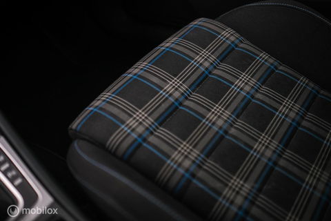 Volkswagen Golf 7.5 GTE PHEV | Pretoria's | Virtual cockpit | LED | Stoelverwarming | NAP NL auto | winter + zomer set |