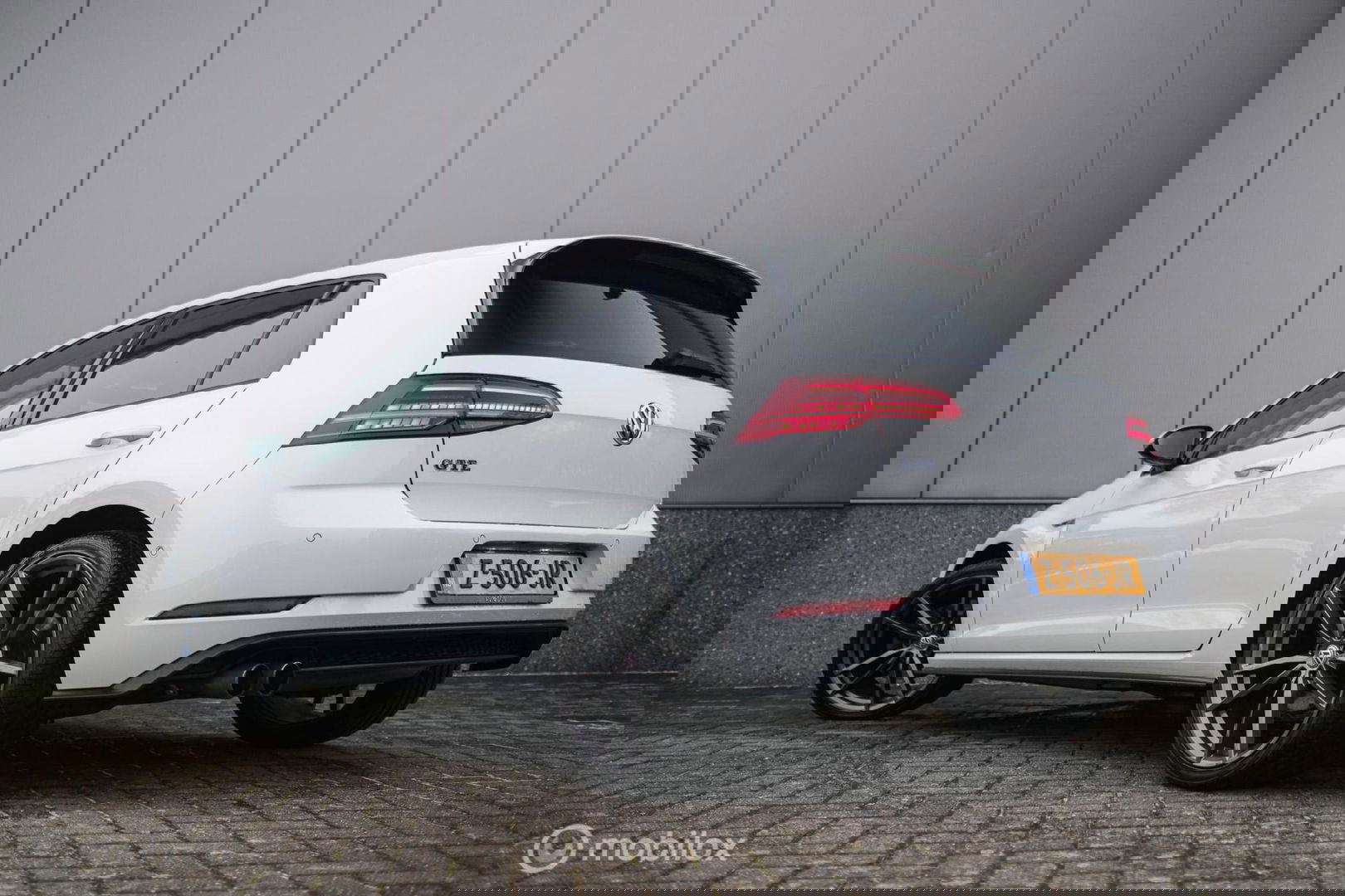 Volkswagen Golf 7.5 GTE PHEV | Pretoria's | Virtual cockpit | LED | Stoelverwarming | NAP NL auto | winter + zomer set |