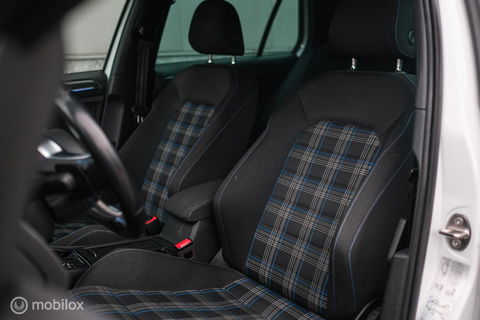 Volkswagen Golf 7.5 GTE PHEV | Pretoria's | Virtual cockpit | LED | Stoelverwarming | NAP NL auto | winter + zomer set |