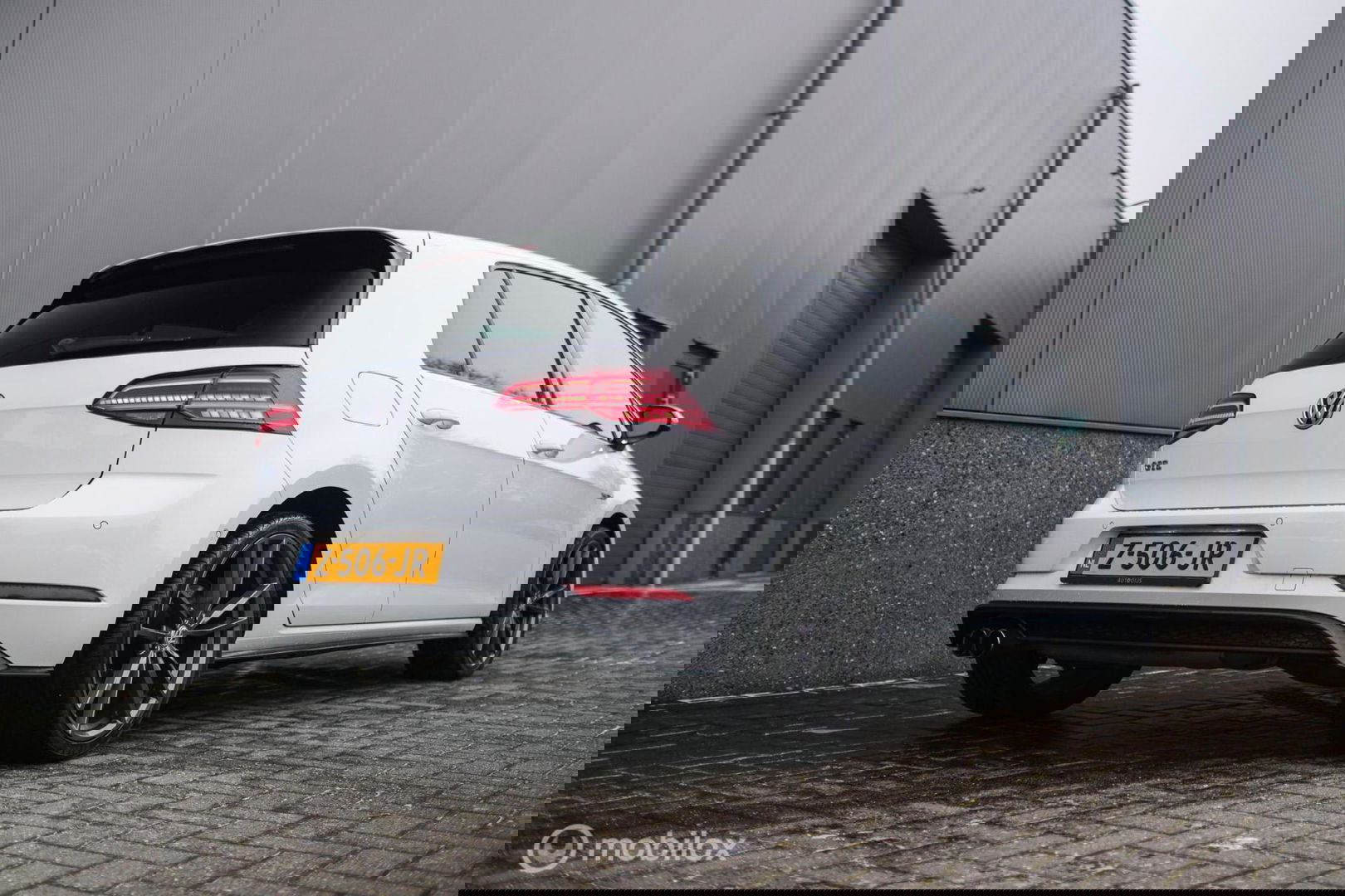 Volkswagen Golf 7.5 GTE PHEV | Pretoria's | Virtual cockpit | LED | Stoelverwarming | NAP NL auto | winter + zomer set |