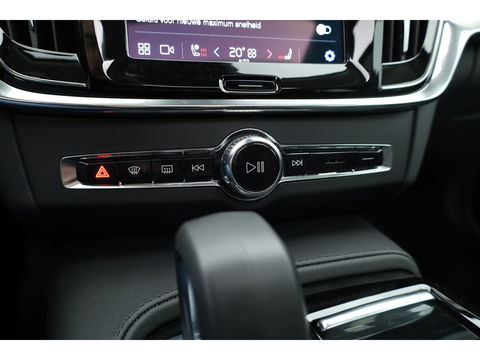 Volvo V90 2.0 T6 Plug-in hybrid AWD Ultra Dark | Pano-dak | Head-up | 360 camera | Elek. stoelen | H&K Audio |