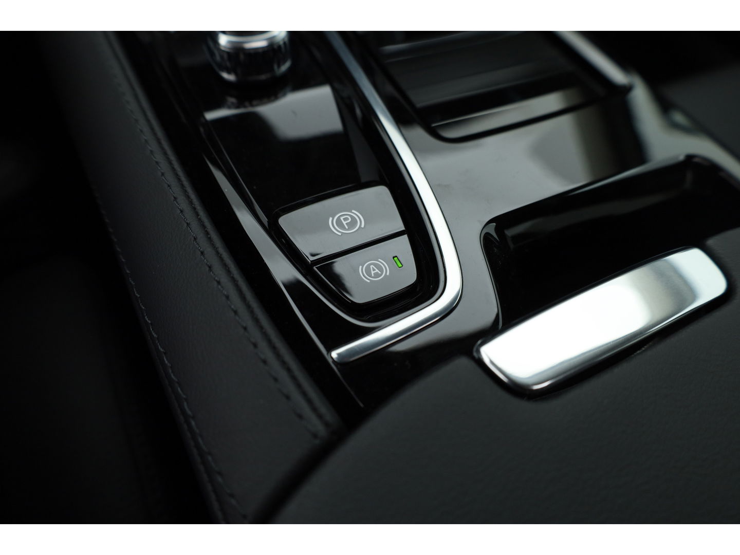 Volvo V90 2.0 T6 Plug-in hybrid AWD Ultra Dark | Pano-dak | Head-up | 360 camera | Elek. stoelen | H&K Audio |