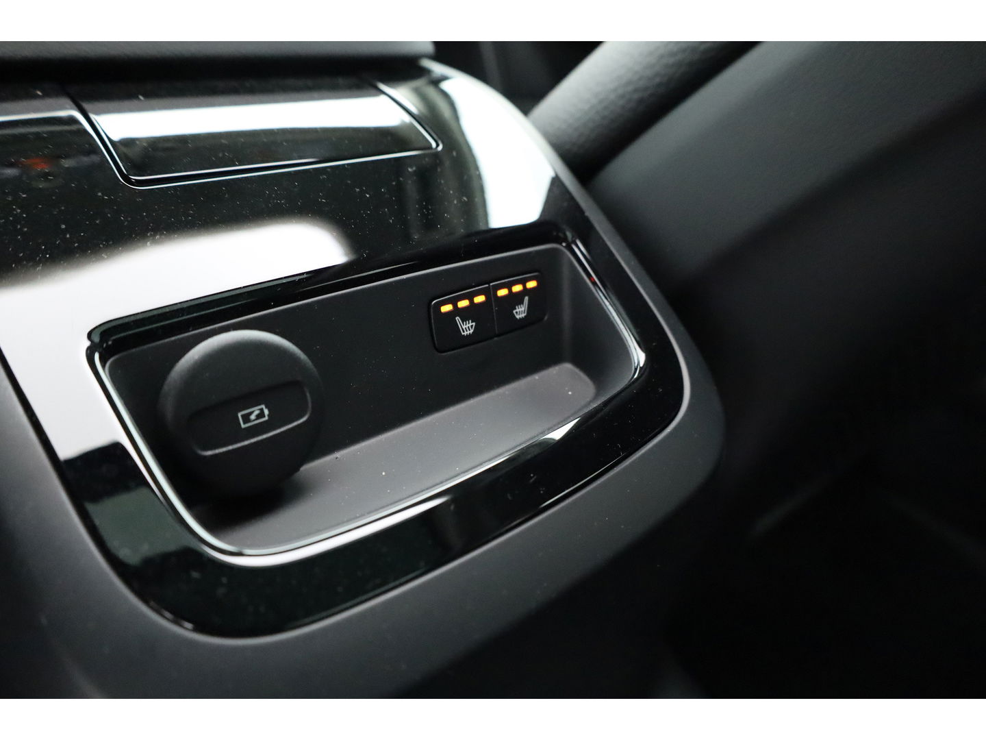 Volvo V90 2.0 T6 Plug-in hybrid AWD Ultra Dark | Pano-dak | Head-up | 360 camera | Elek. stoelen | H&K Audio |