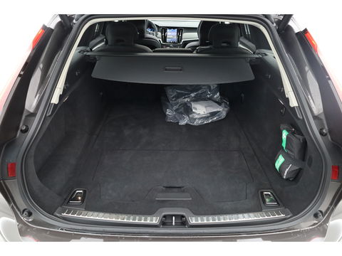 Volvo V90 2.0 T6 Plug-in hybrid AWD Ultra Dark | Pano-dak | Head-up | 360 camera | Elek. stoelen | H&K Audio |
