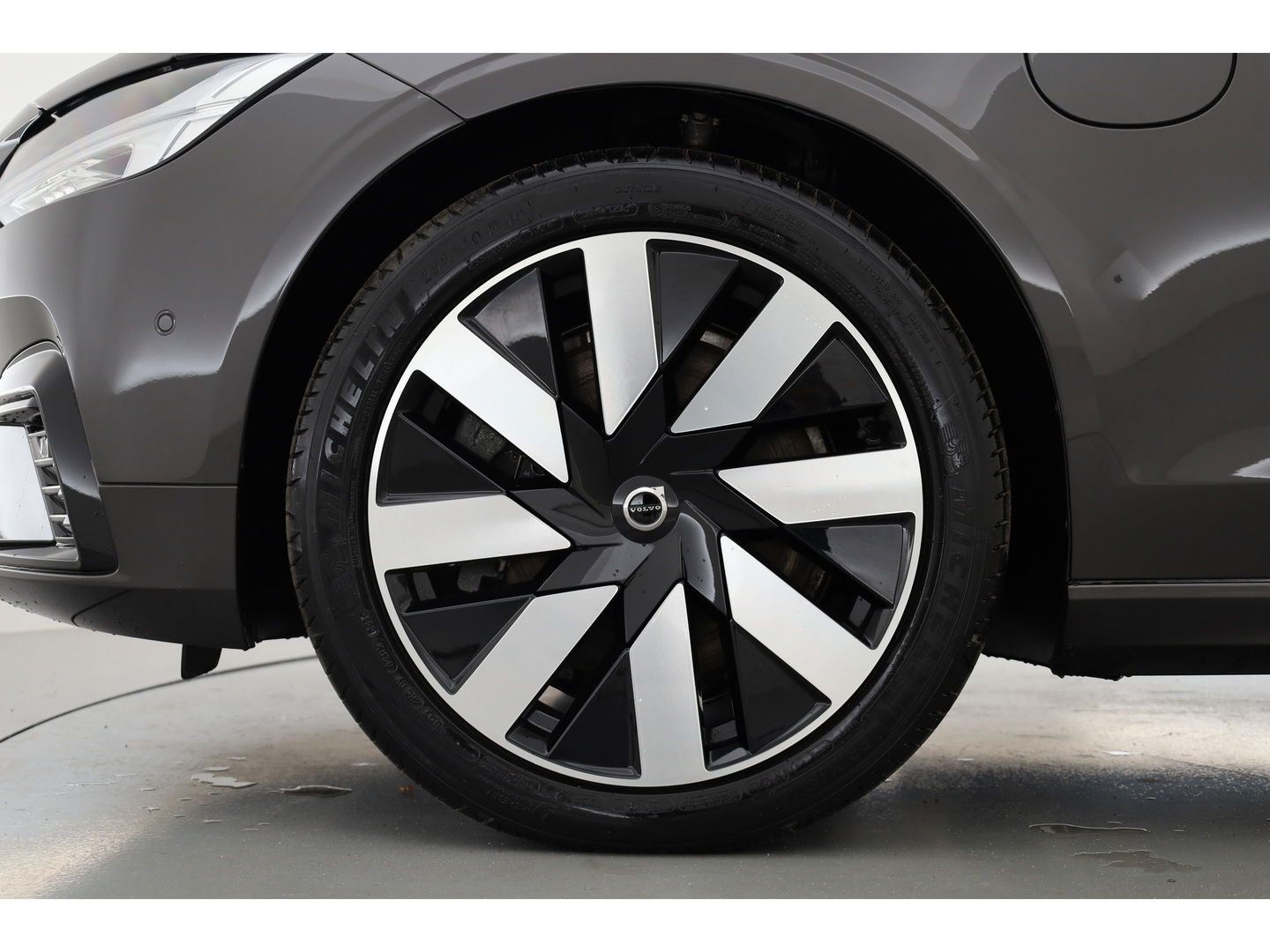 Volvo V90 2.0 T6 Plug-in hybrid AWD Ultra Dark | Pano-dak | Head-up | 360 camera | Elek. stoelen | H&K Audio |