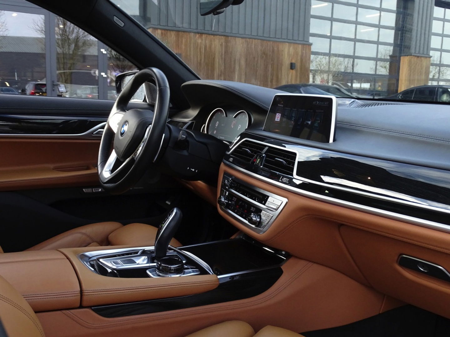 BMW 7 Serie 750Li LANG V8 449PK xDr. High Exec / M-Individual / Bowers & Wil