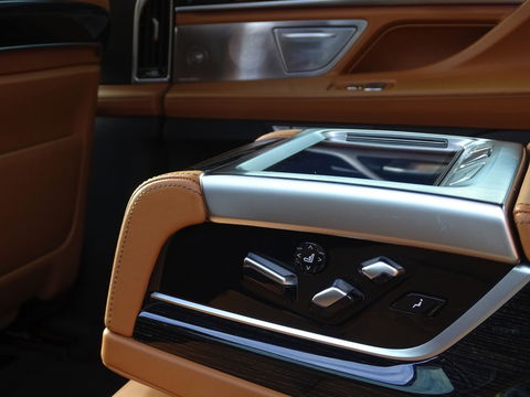 BMW 7 Serie 750Li LANG V8 449PK xDr. High Exec / M-Individual / Bowers & Wil