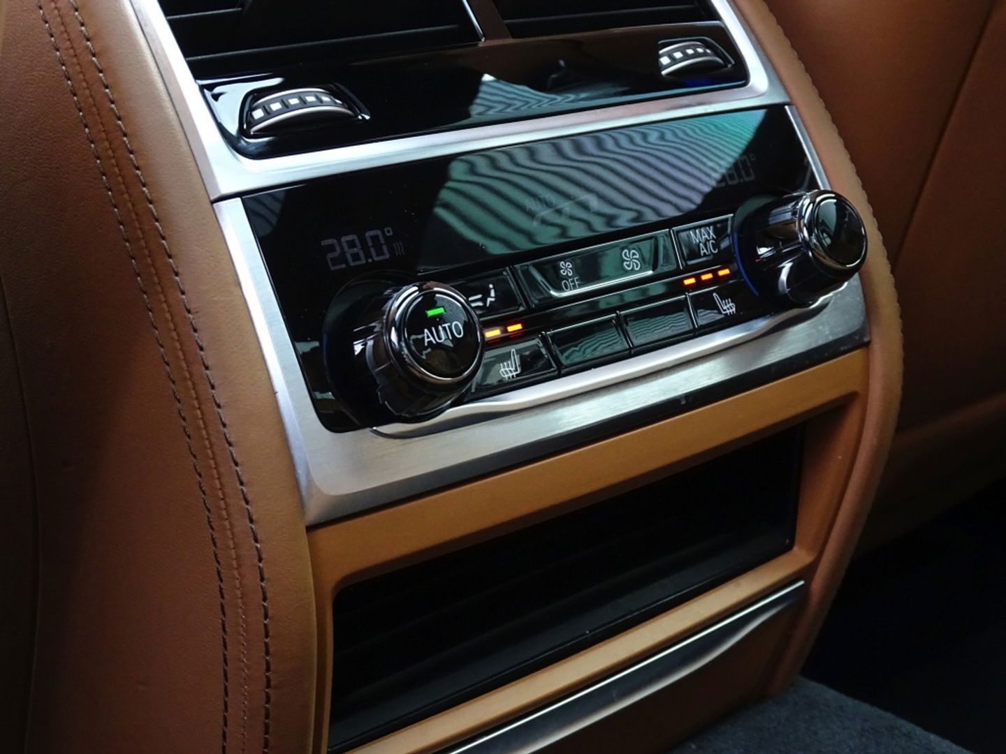 BMW 7 Serie 750Li LANG V8 449PK xDr. High Exec / M-Individual / Bowers & Wil