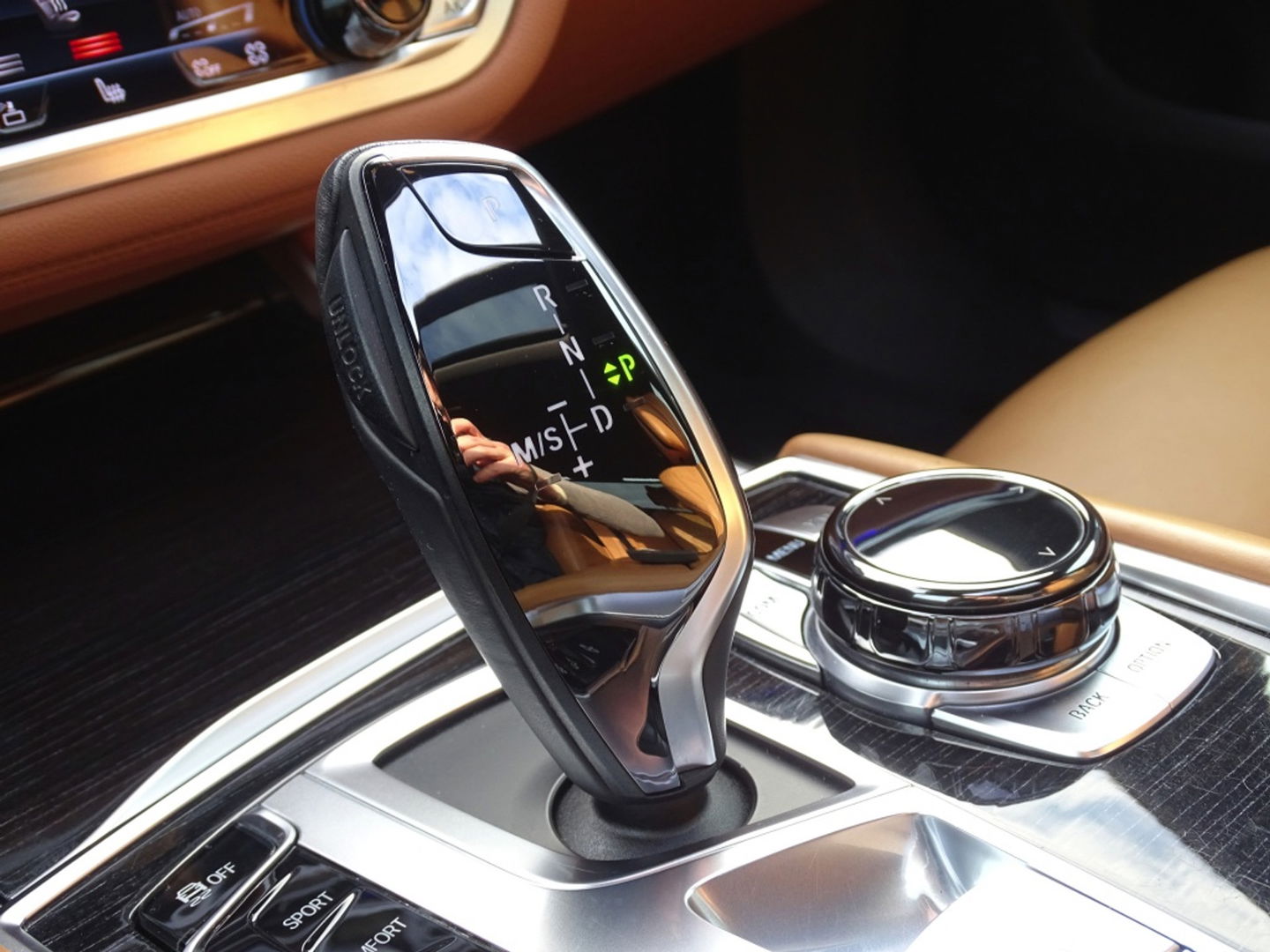 BMW 7 Serie 750Li LANG V8 449PK xDr. High Exec / M-Individual / Bowers & Wil