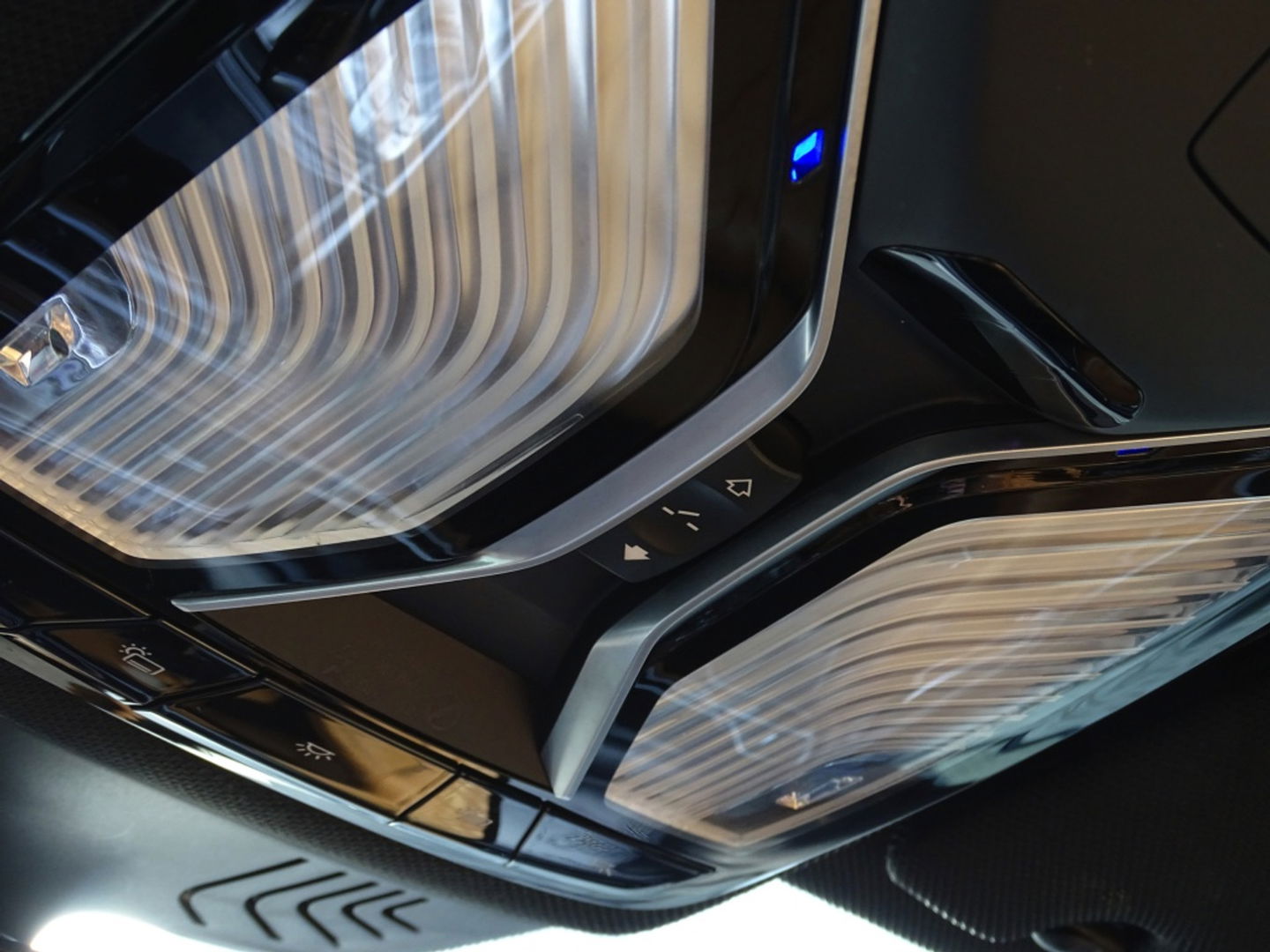 BMW 7 Serie 750Li LANG V8 449PK xDr. High Exec / M-Individual / Bowers & Wil