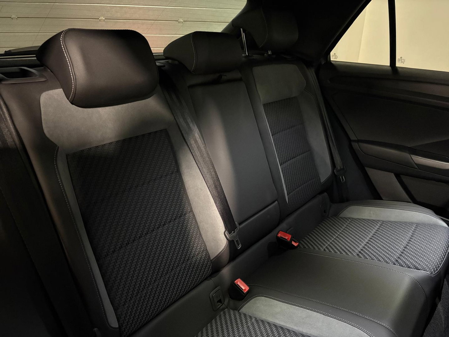 Volkswagen T-Roc 1.5 TSI R-Line PANO KEYLESS CAM BEATS