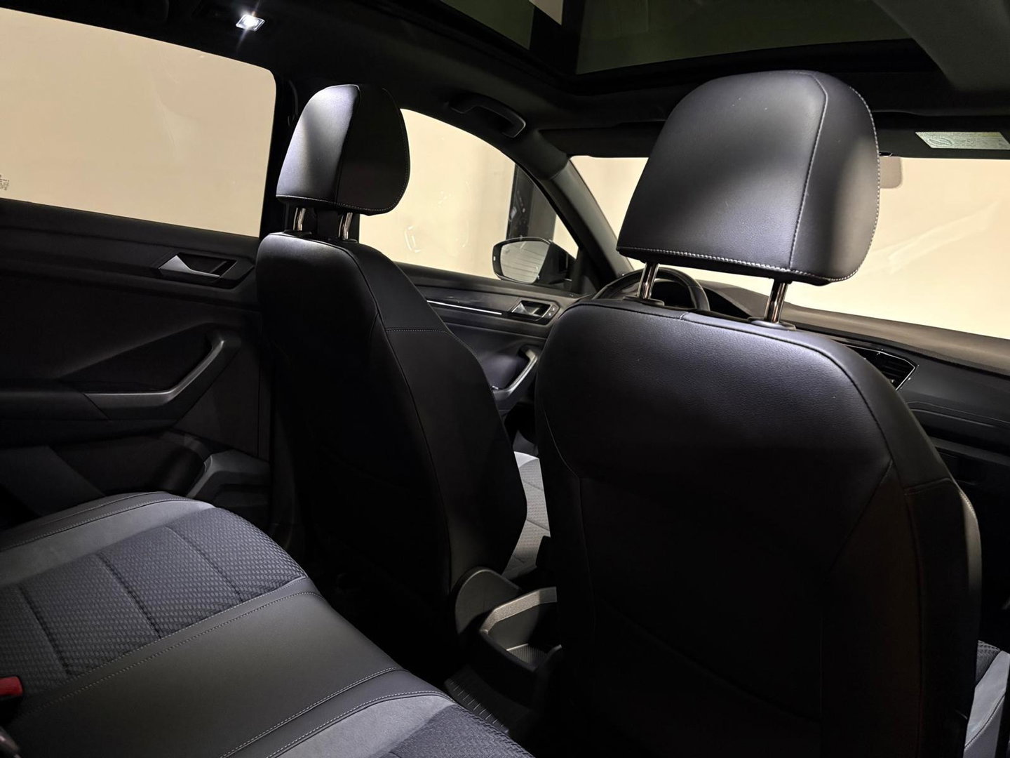 Volkswagen T-Roc 1.5 TSI R-Line PANO KEYLESS CAM BEATS