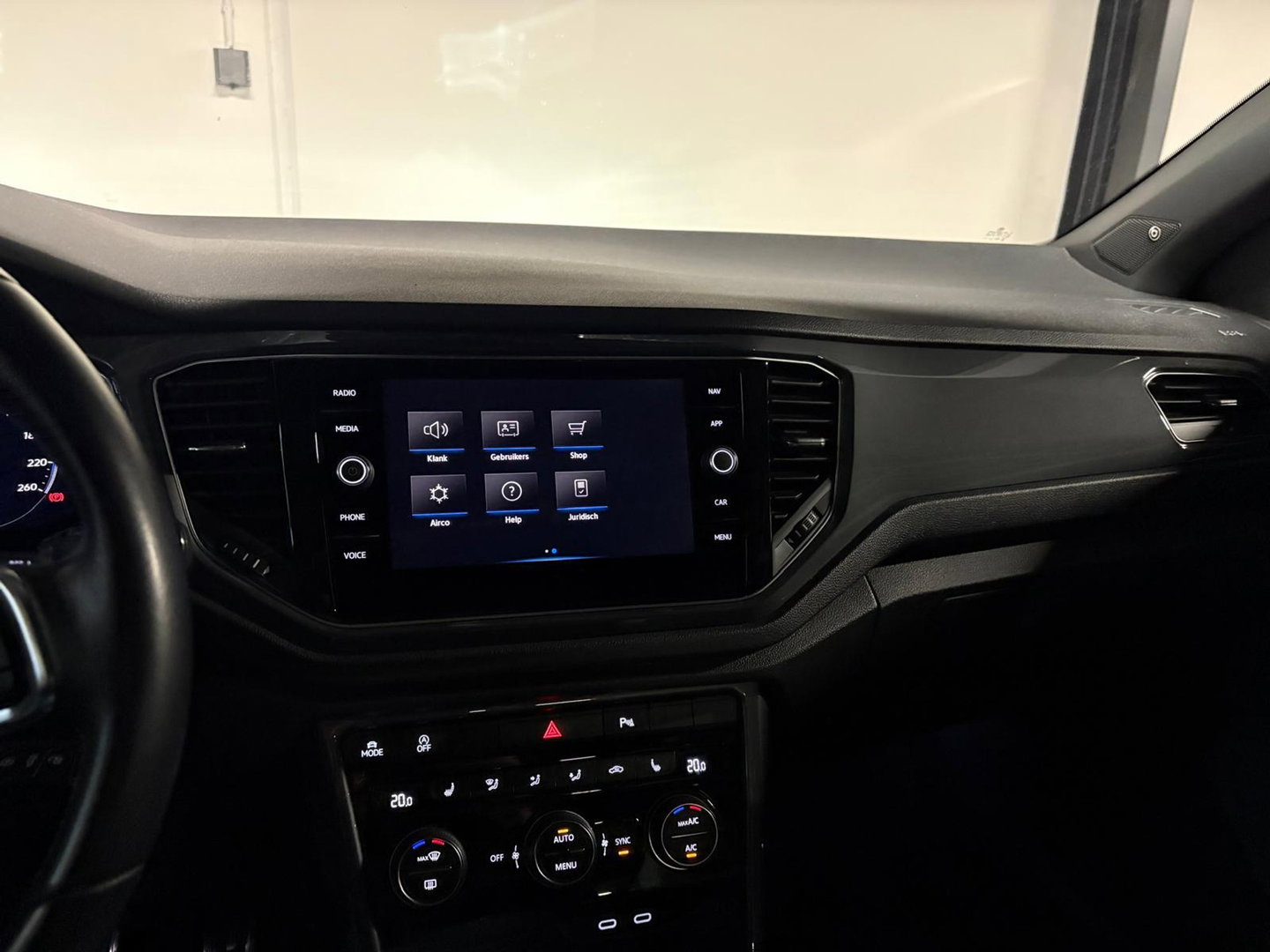 Volkswagen T-Roc 1.5 TSI R-Line PANO KEYLESS CAM BEATS