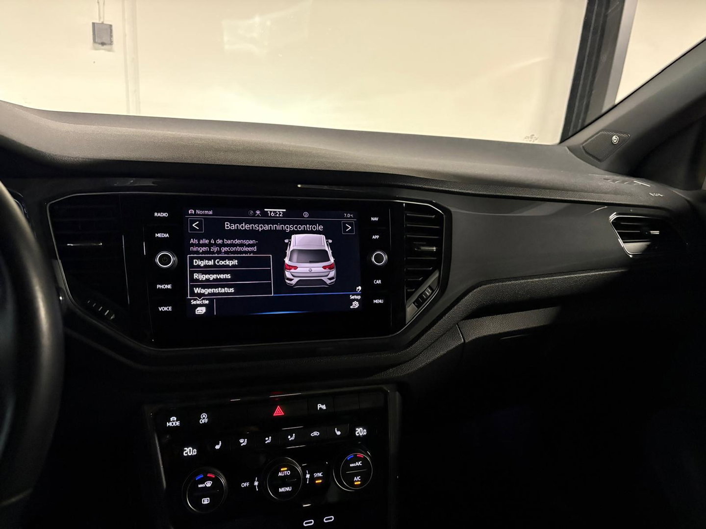 Volkswagen T-Roc 1.5 TSI R-Line PANO KEYLESS CAM BEATS