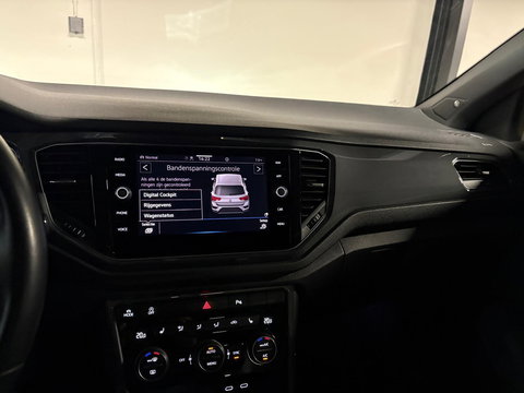 Volkswagen T-Roc 1.5 TSI R-Line PANO KEYLESS CAM BEATS