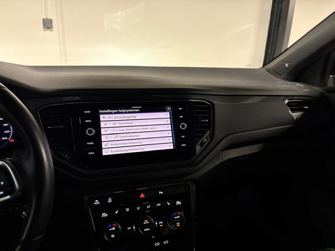 Volkswagen T-Roc 1.5 TSI R-Line PANO KEYLESS CAM BEATS